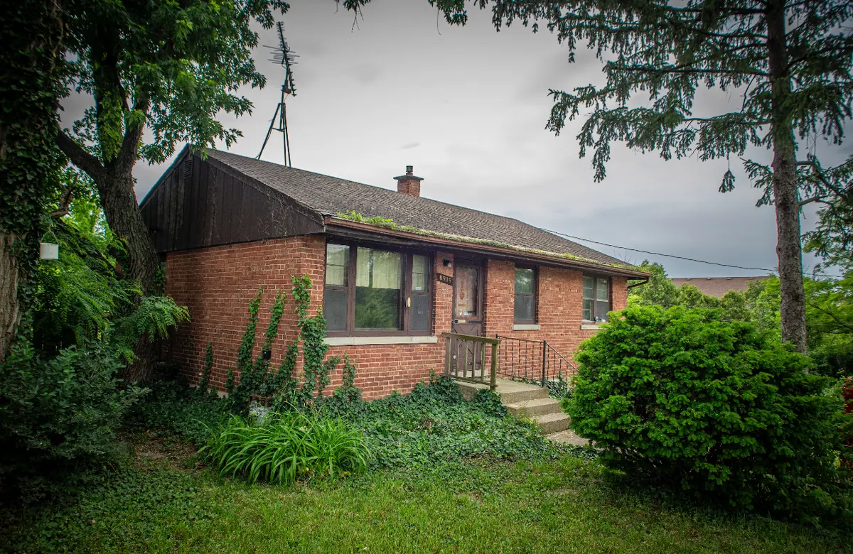 8919 W 95th ST, Palos Hills, IL 60465