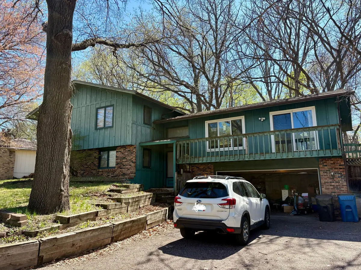 6253 Ben More DR NE, Fridley, MN 55432