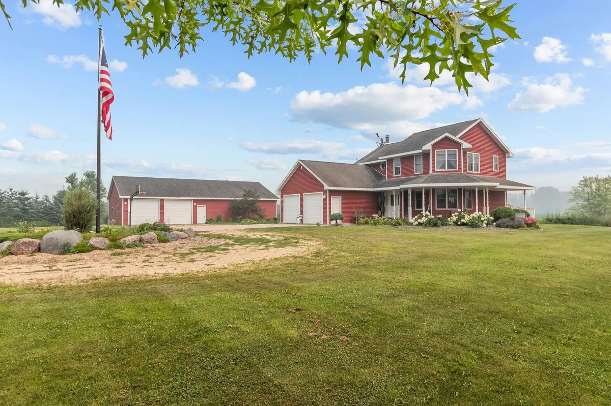 E7911 SYMCO RD, Bear Creek, WI 54922