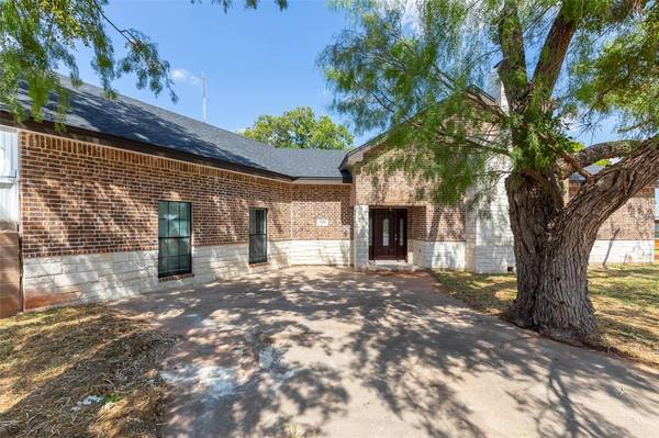 1394 S Pioneer Drive, Abilene, TX 79605