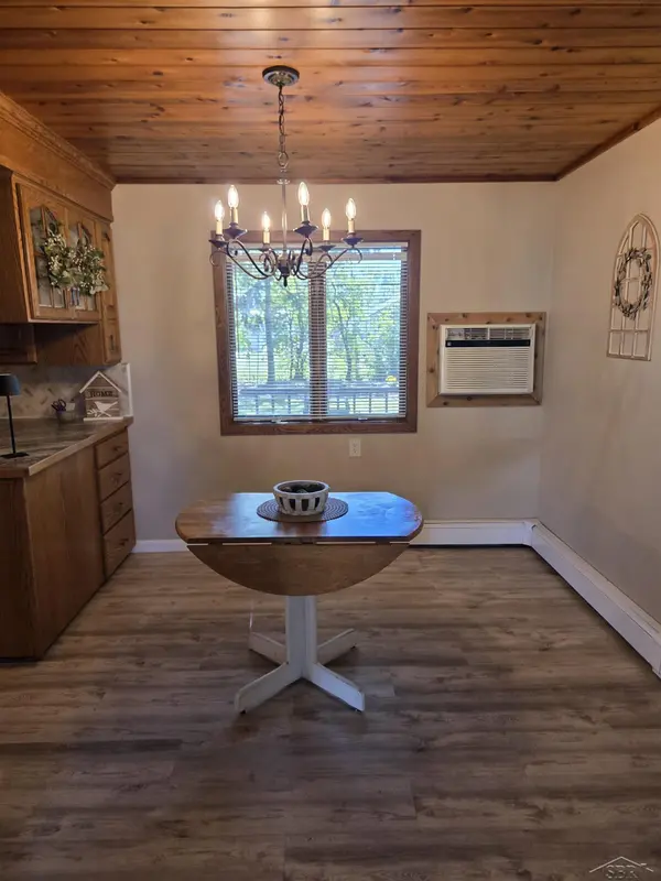 409 W Edwin ST, Fraser Twp, MI 48634