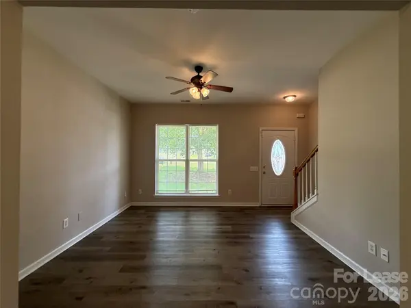 1525 Braveheart LN, Charlotte, NC 28216