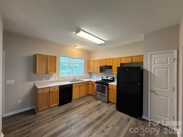 1525 Braveheart LN, Charlotte, NC 28216