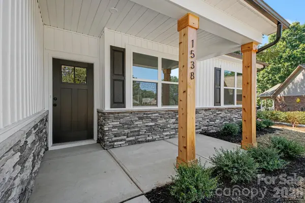 1538 34th Avenue LN NE, Hickory, NC 28601