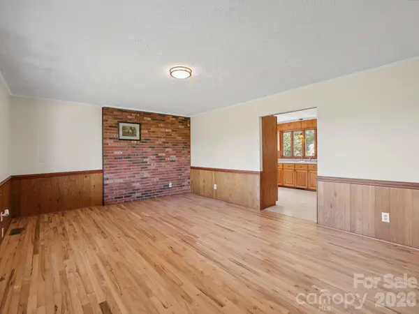 727 E Lyda RD, Hendersonville, NC 28792