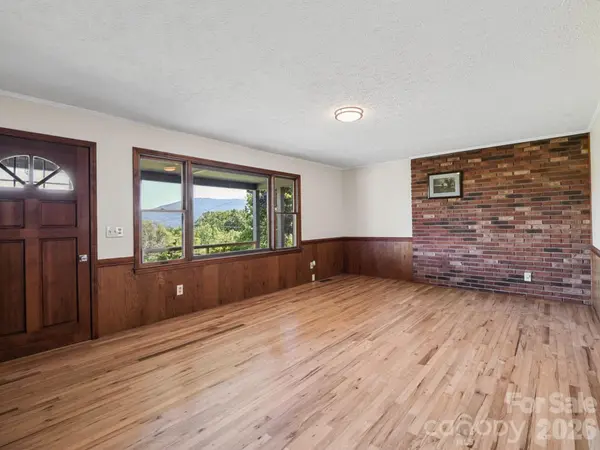 727 E Lyda RD, Hendersonville, NC 28792