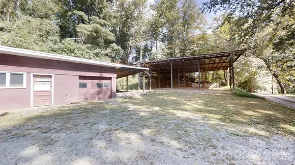 175 River LN, Canton, NC 28716