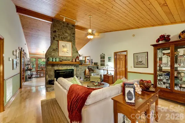 1221 Sam CV, Robbinsville, NC 28771