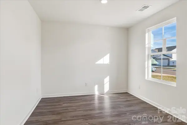 925 Kinnerton TRL, Spartanburg, SC 29301