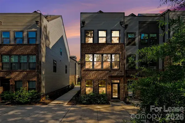300 Twinflower LN, Charlotte, NC 28205