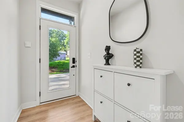 300 Twinflower LN, Charlotte, NC 28205