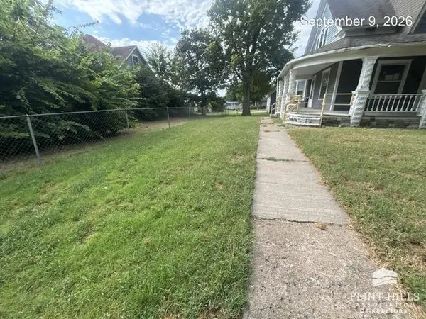 303 W 8th ST, Chapman, KS 67431