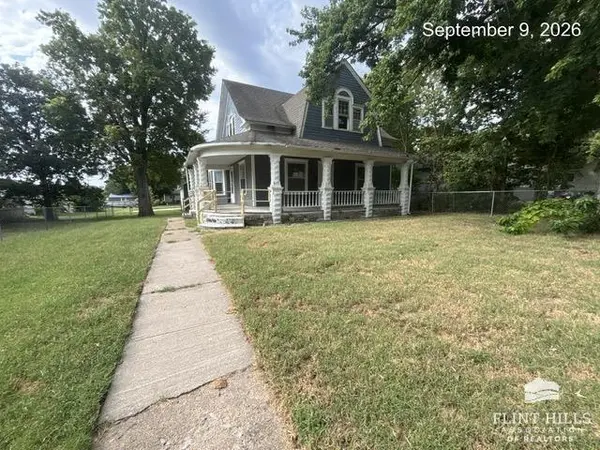 303 W 8th ST, Chapman, KS 67431