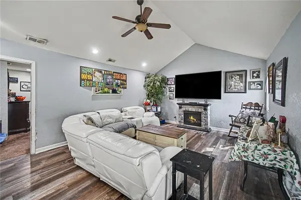 2913 S 40th TER, St Joseph, MO 64503