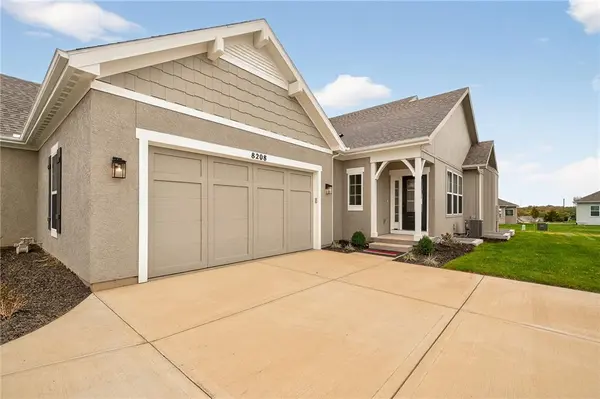 8281 Brockway ST, Lenexa, KS 66220
