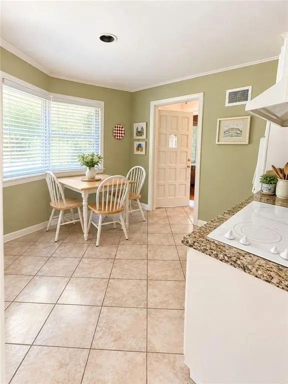 8721 Reeds RD, Overland Park, KS 66207