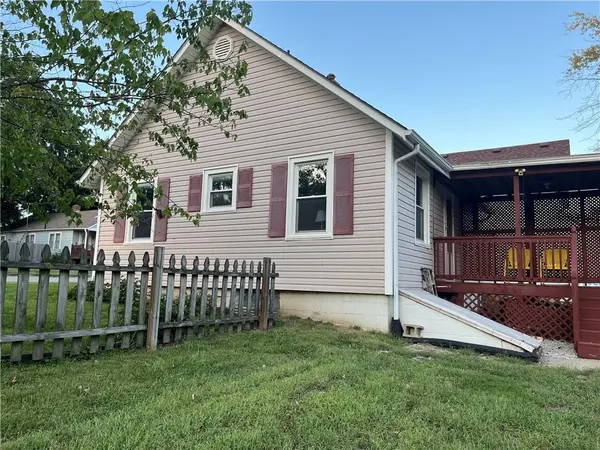 625 W 26th St ST #W, Higginsville, MO 64037
