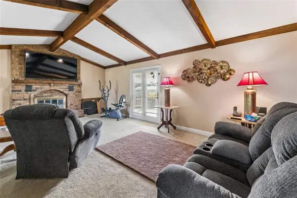 22324 S North Hedgewood Hills RD, Peculiar, MO 64078