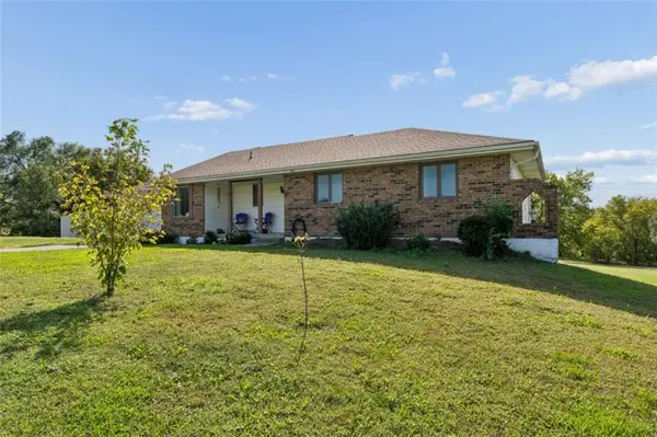 22324 S North Hedgewood Hills RD, Peculiar, MO 64078