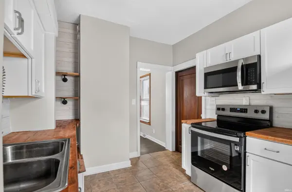 935 S 26th ST, South Bend, IN 46615-1715