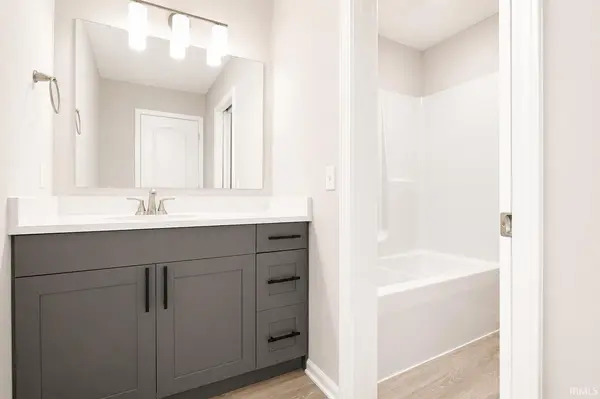 3559 Canal Square DR, New Haven, IN 46774-2042