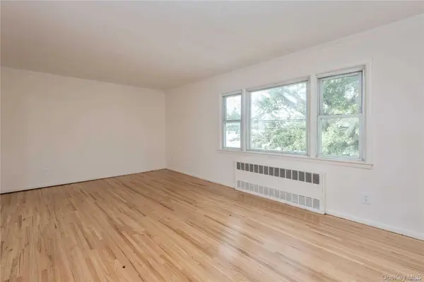 176 Nassau BLVD #1, Garden City South, NY 11530
