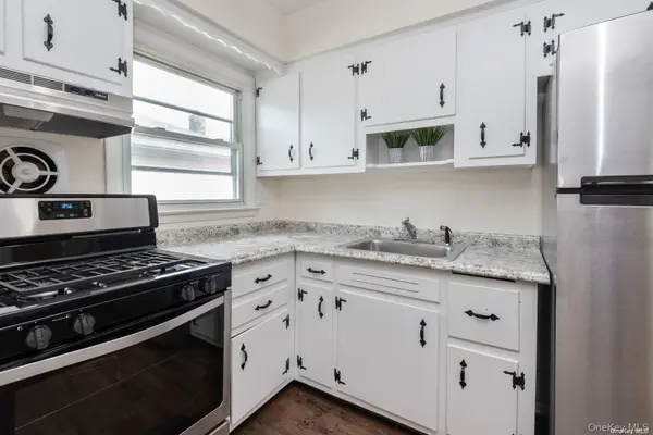 176 Nassau BLVD #1, Garden City South, NY 11530