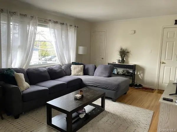 176 Nassau BLVD #1, Garden City South, NY 11530