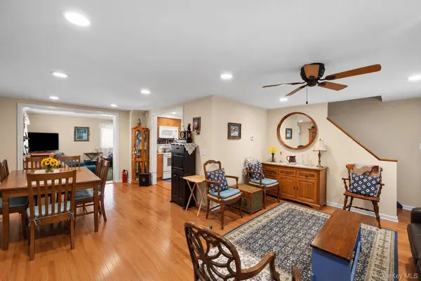73 Ridgewood AVE, Selden, NY 11784