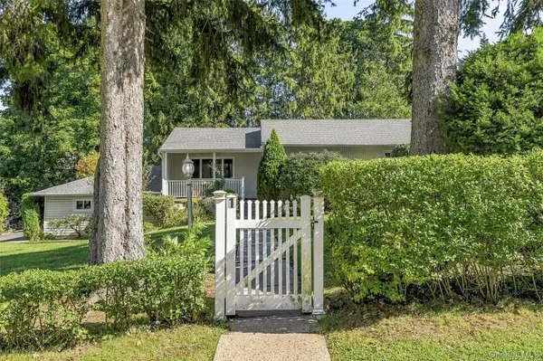 1 Tudor PL, Hartsdale, NY 10530