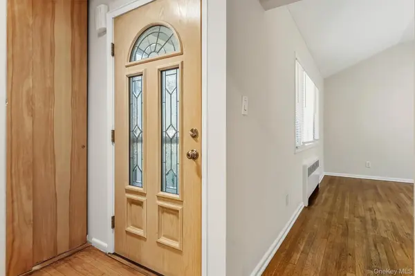 1 Tudor PL, Hartsdale, NY 10530