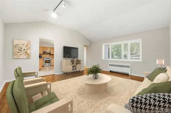 1 Tudor PL, Hartsdale, NY 10530