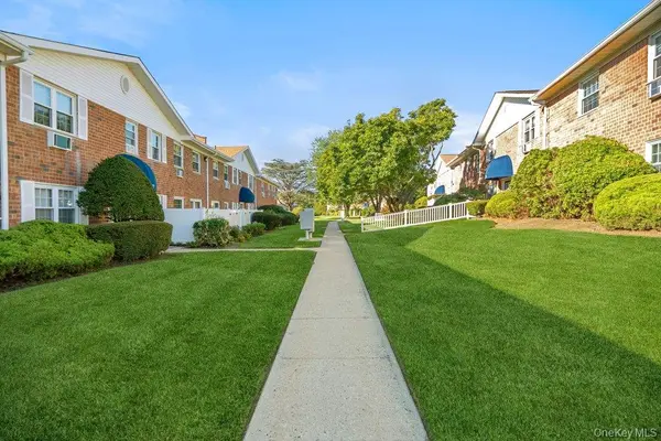 460 Old Town RD #27L, Port Jefferson Station, NY 11776