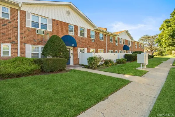 460 Old Town RD #27L, Port Jefferson Station, NY 11776