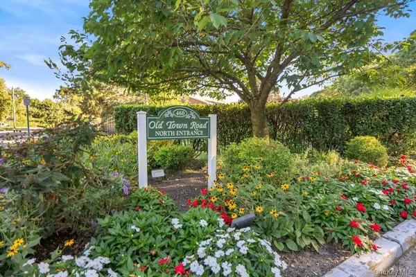 460 Old Town RD #27L, Port Jefferson Station, NY 11776