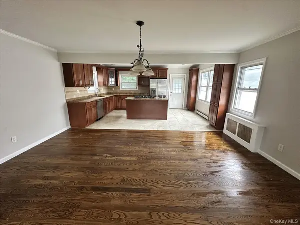 64 E Fenimore ST, Valley Stream, NY 11580