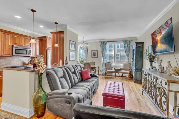 111 7th ST #304, Garden City, NY 11530