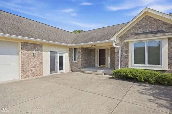 1909 Lakeside LN, Indianapolis, IN 46229