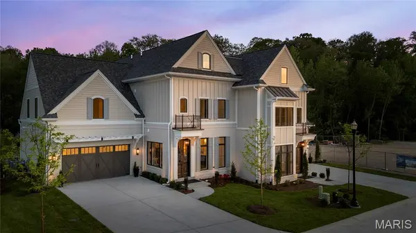 9 Enclave DR, Des Peres, MO 63122