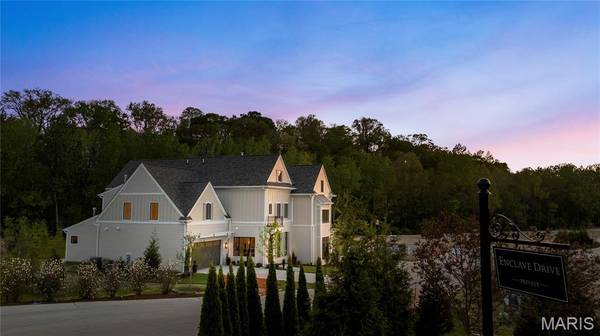 11 Enclave DR, Des Peres, MO 63122