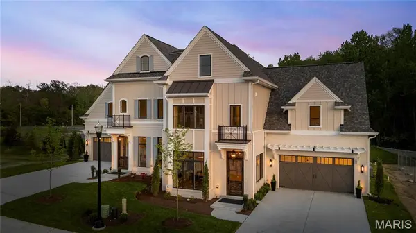 4 Enclave DR, Des Peres, MO 63122
