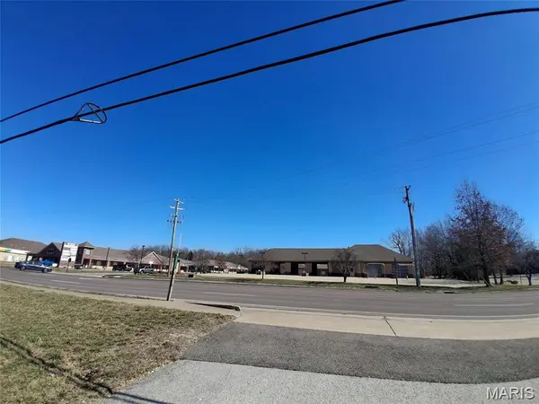 2911 N Center ST, Maryville, IL 62062