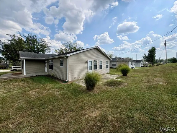 822 Trade Winds DR, Perryville, MO 63775