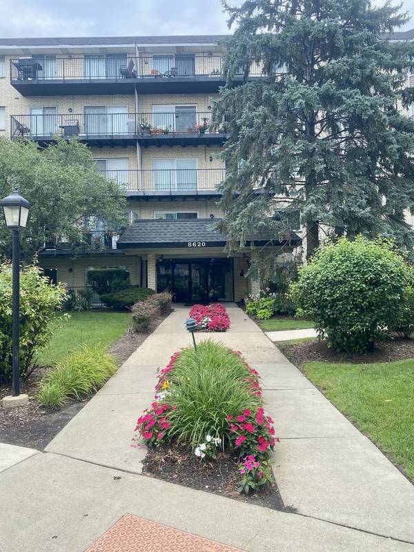 8620 WAUKEGAN RD #405, Morton Grove, IL 60053