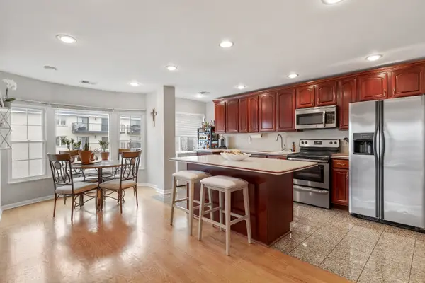 8620 WAUKEGAN RD #405, Morton Grove, IL 60053