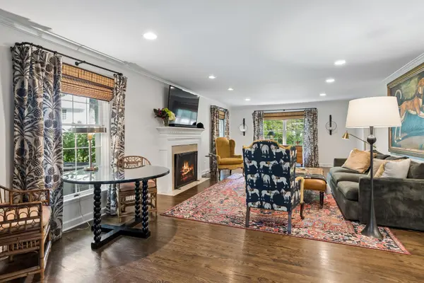 1830 Hampton CRSE, St. Charles, IL 60174