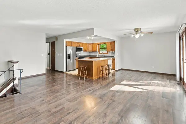 3330 Fairview DR, Bettendorf, IA 52722