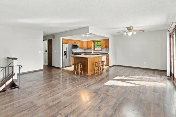 3330 Fairview DR, Bettendorf, IA 52722