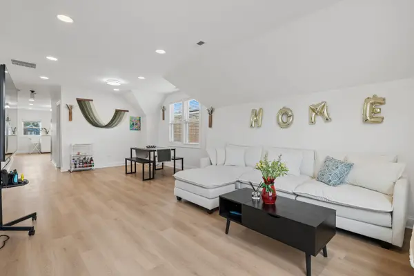 5351 W Foster AVE, Chicago, IL 60630