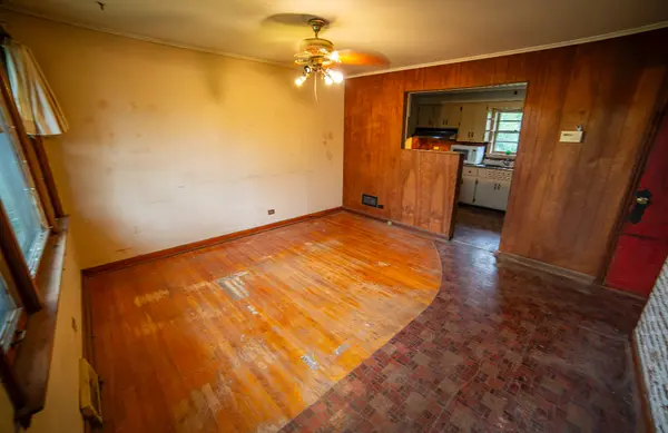 8919 W 95th ST, Palos Hills, IL 60465